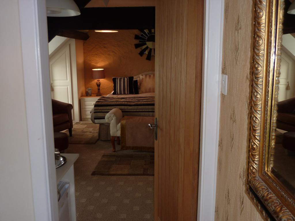 Yr Hen Felin - The Old Mill B&B Морфа-Нефин Номер фото